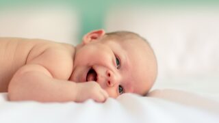 成長ステージ別！生後3ヶ月から4ヶ月の赤ちゃんの1日の過ごし方とうつ伏せ遊び（タミータイム）の注意することとポイント