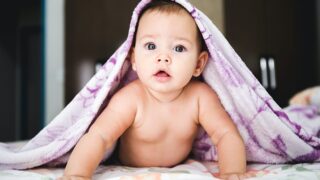 成長ステージ別！生後4から5ヶ月の赤ちゃんの1日と離乳食に向けての準備グッズと選ぶポイント